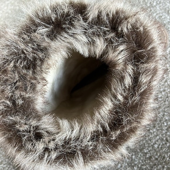 Casual Winter boots size 8 faux suede outer faux fur lining & lace up w Pom Pom - Picture 7 of 16